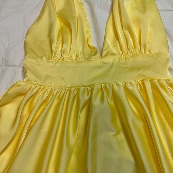 Hush collection women’s dress halter plunge neckline yellow Marilyn monroe style - Picture 4 of 9